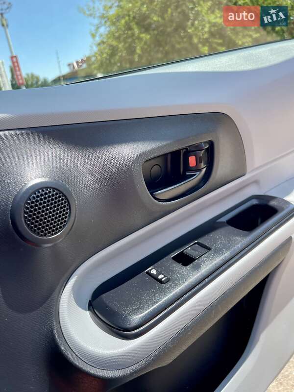 Хетчбек Toyota Prius C 2014 в Одесі