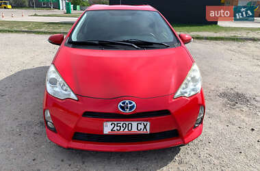 Хэтчбек Toyota Prius C 2015 в 