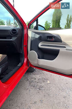 Хэтчбек Toyota Prius C 2015 в 
