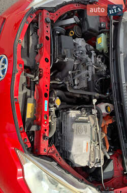 Хэтчбек Toyota Prius C 2015 в 