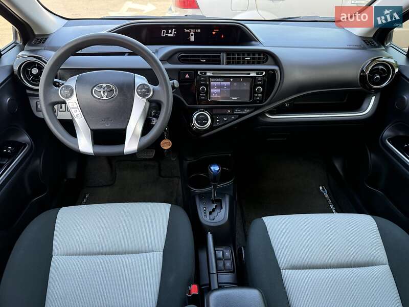 Хэтчбек Toyota Prius C 2017 в Одессе