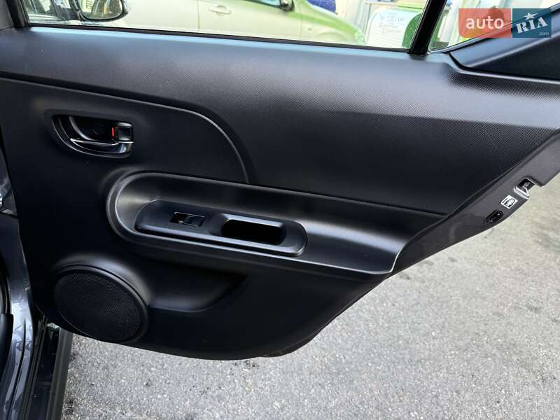 Хэтчбек Toyota Prius C 2017 в Одессе