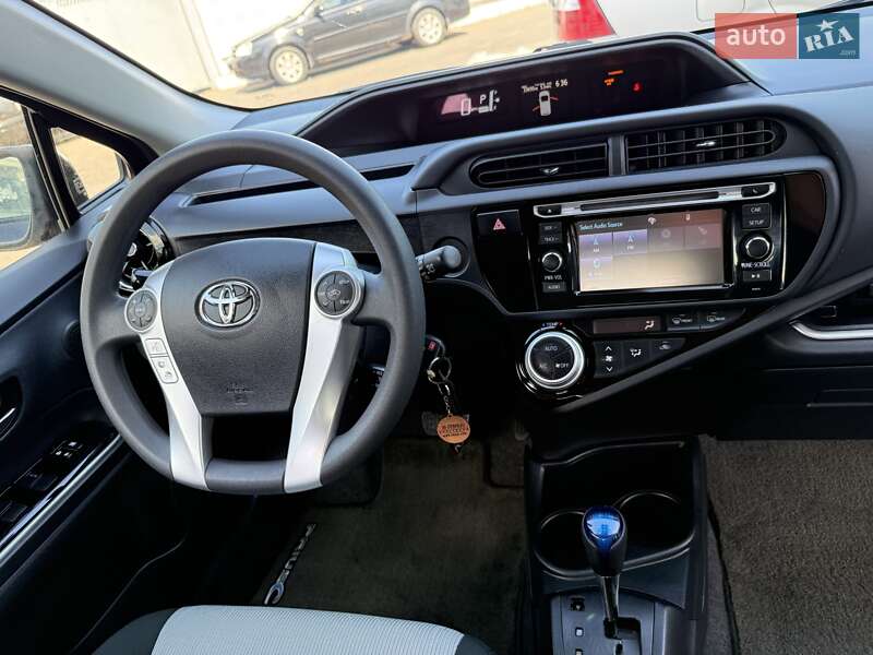 Хэтчбек Toyota Prius C 2017 в Одессе