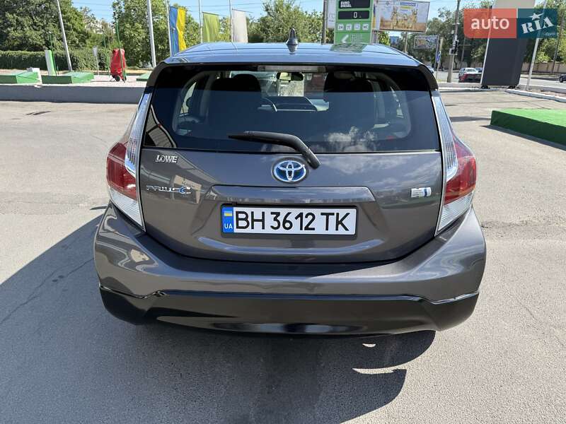 Хэтчбек Toyota Prius C 2017 в Одессе