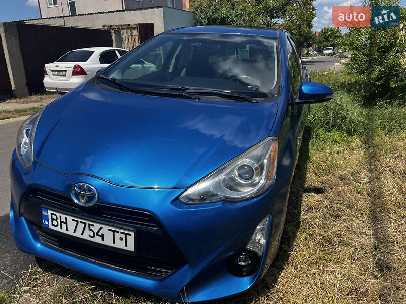 Хэтчбек Toyota Prius C 2015 в Одессе