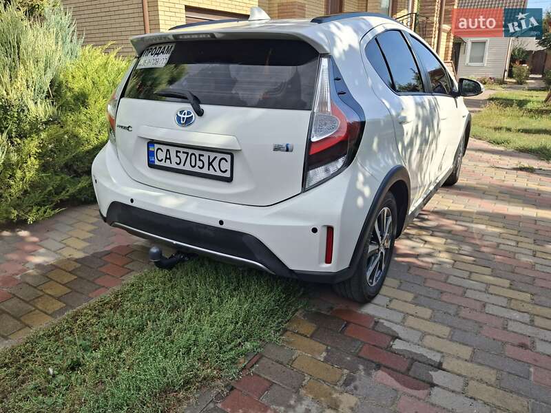 Хэтчбек Toyota Prius C 2018 в Киеве