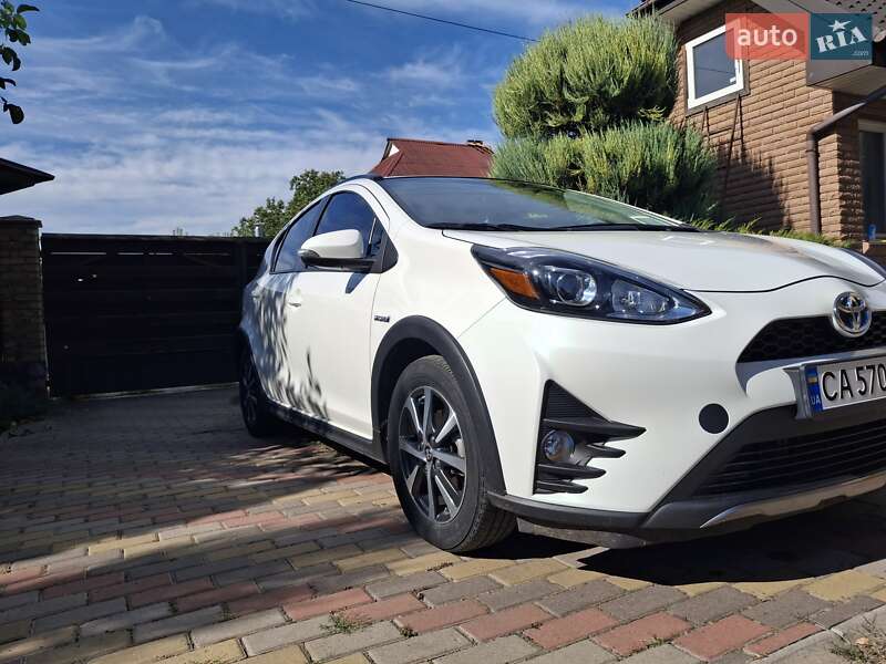 Хэтчбек Toyota Prius C 2018 в Киеве