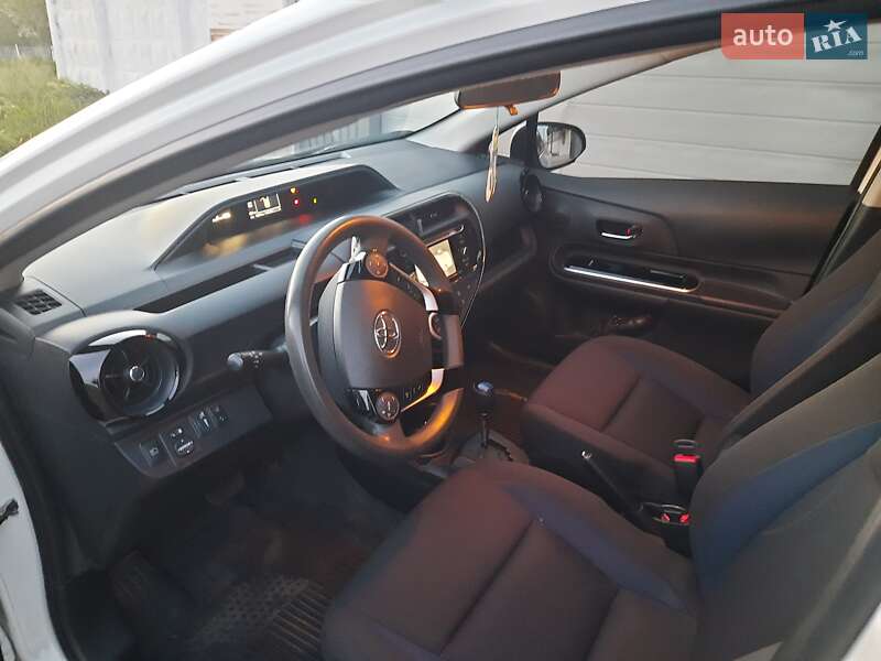 Хэтчбек Toyota Prius C 2018 в Киеве