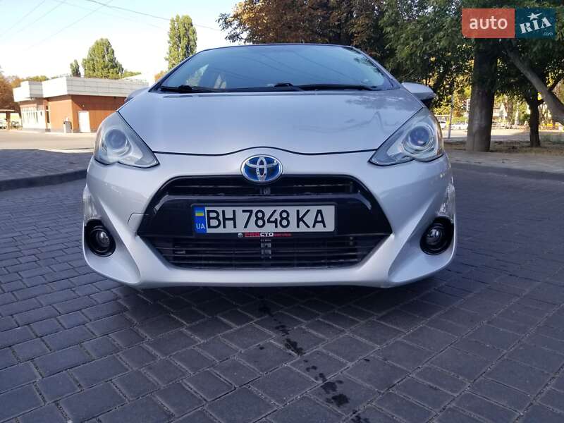Хэтчбек Toyota Prius C 2016 в Одессе