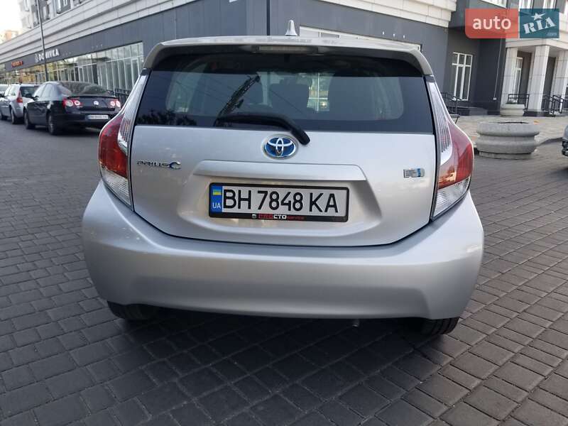 Хэтчбек Toyota Prius C 2016 в Одессе