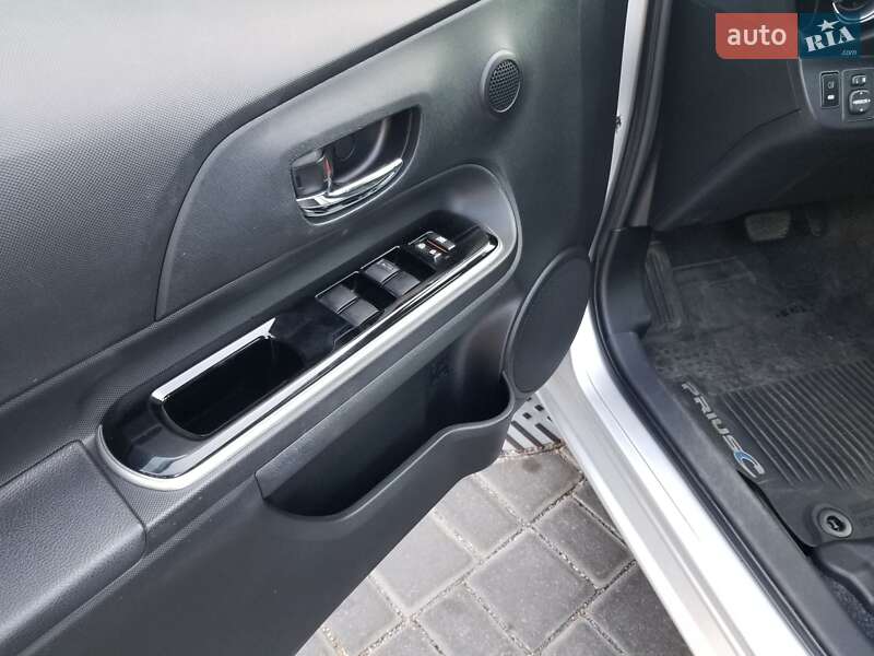 Хэтчбек Toyota Prius C 2016 в Одессе