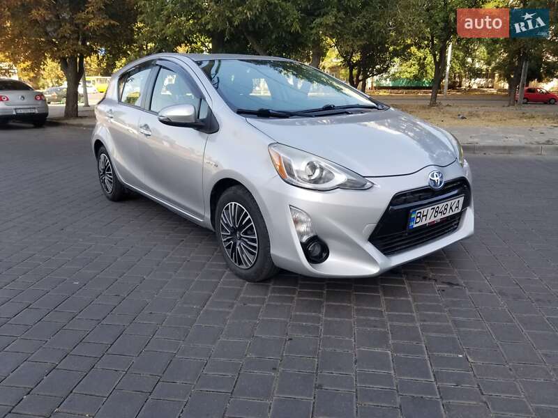 Хэтчбек Toyota Prius C 2016 в Одессе