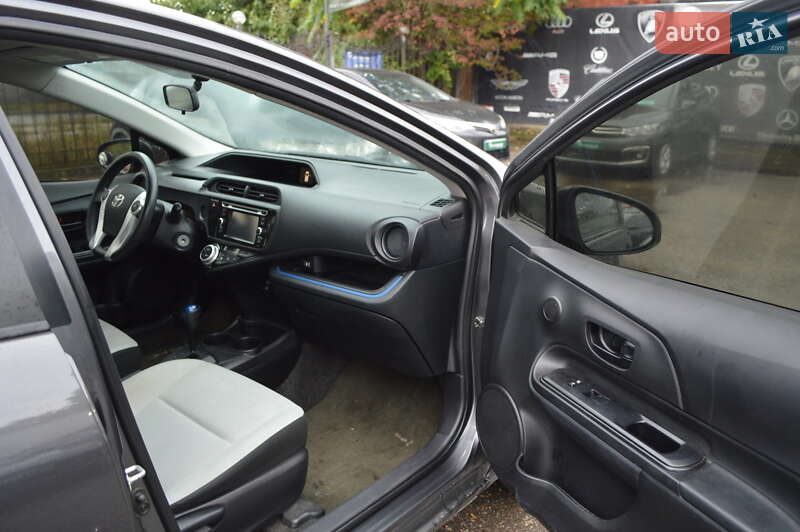 Хетчбек Toyota Prius C 2012 в Одесі