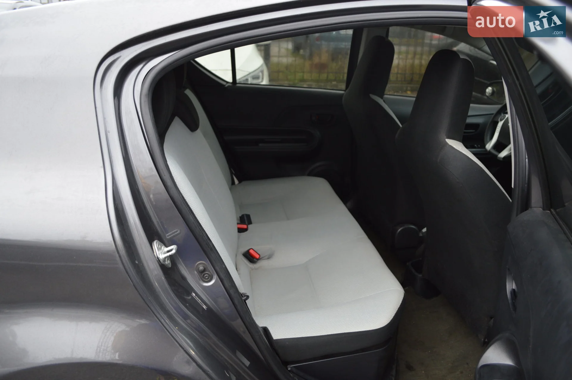 2012 Toyota Prius c - мініатюра 17