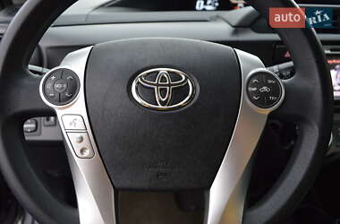 Хэтчбек Toyota Prius C 2012 в 