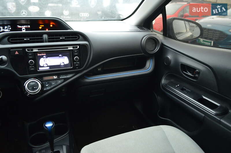 Хетчбек Toyota Prius C 2012 в Одесі