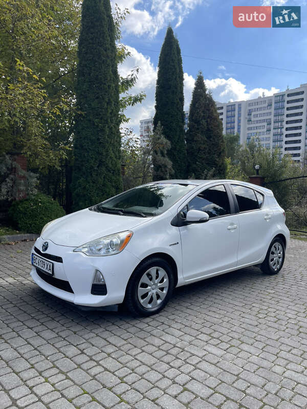 Хэтчбек Toyota Prius C 2013 в Львове