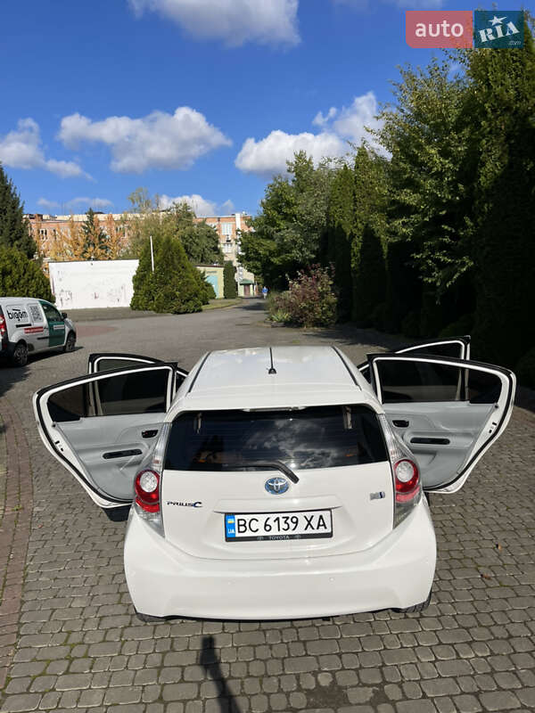 Хэтчбек Toyota Prius C 2013 в Львове