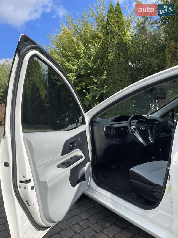 Хэтчбек Toyota Prius C 2013 в Львове