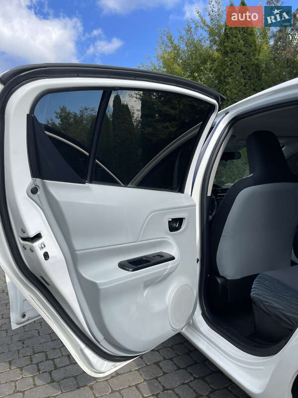 Хэтчбек Toyota Prius C 2013 в Львове