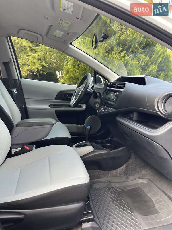 Хэтчбек Toyota Prius C 2013 в Львове