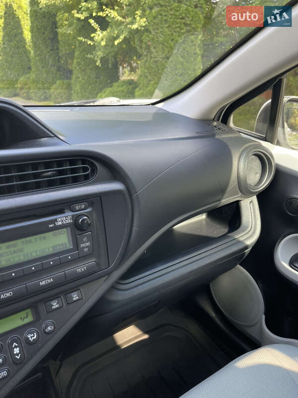 Хэтчбек Toyota Prius C 2013 в Львове