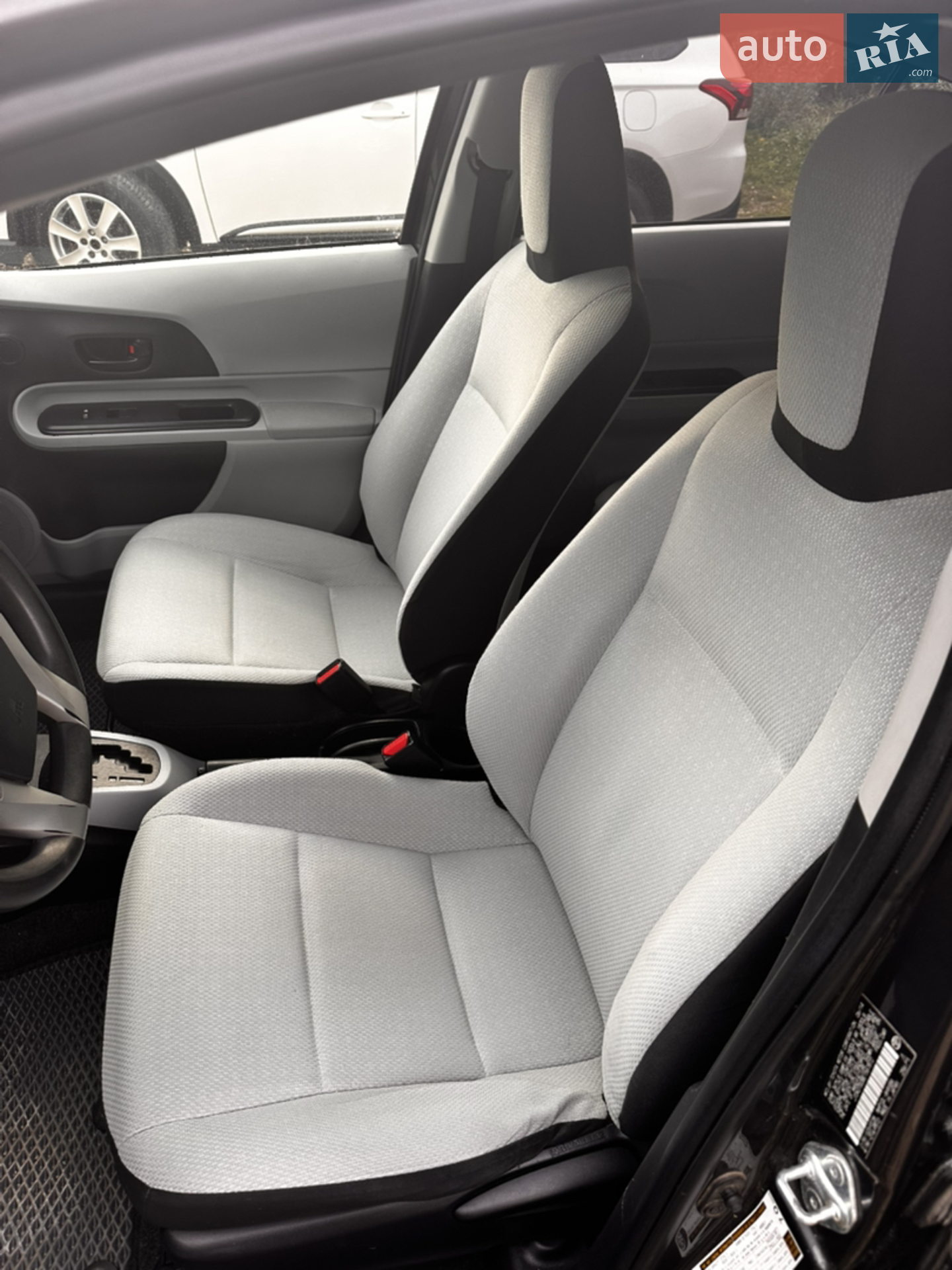2014 Toyota Prius c - мініатюра 12