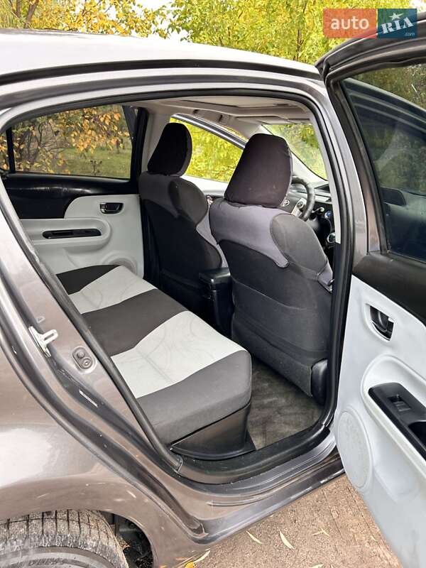 Хэтчбек Toyota Prius C 2012 в Кропивницком