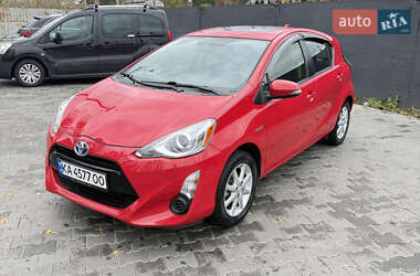 Хэтчбек Toyota Prius C 2015 в Киеве