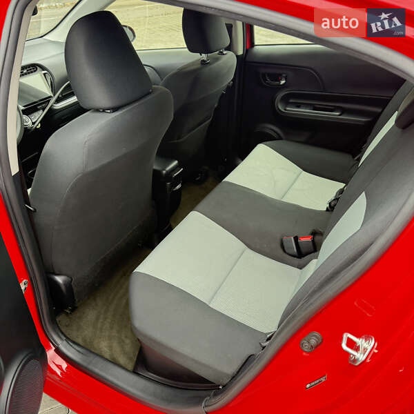 Хэтчбек Toyota Prius C 2015 в Киеве