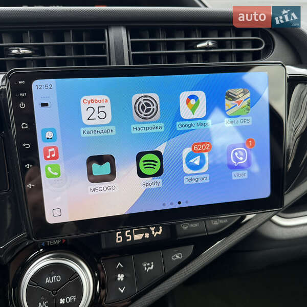 Хэтчбек Toyota Prius C 2015 в Киеве