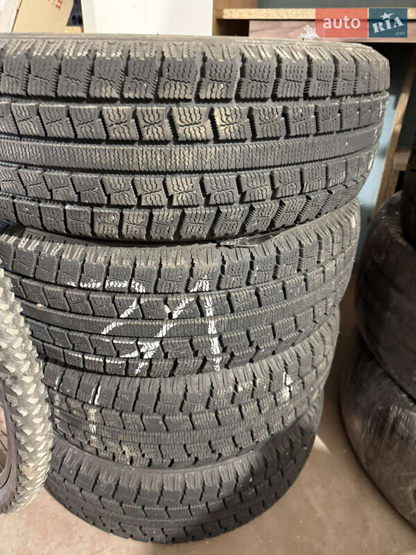 Хэтчбек Toyota Prius C 2015 в Киеве