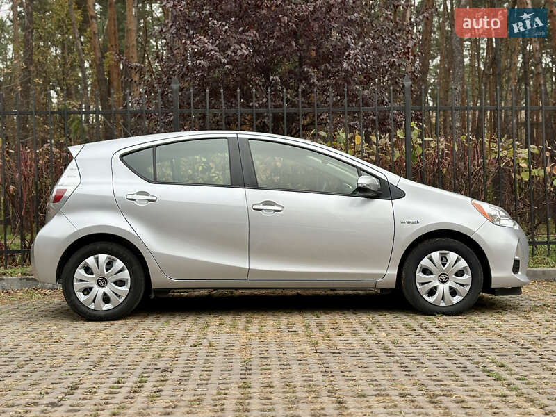 Хэтчбек Toyota Prius C 2014 в Киеве фото 11 Хэтчбек Toyota Prius C 2014 в Киеве