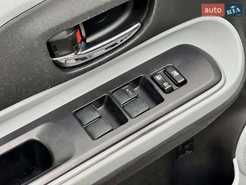 Хэтчбек Toyota Prius C 2014 в Киеве фото 24 Хэтчбек Toyota Prius C 2014 в Киеве