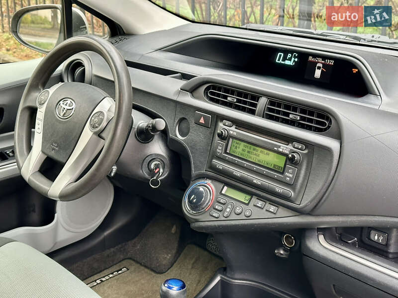 Хэтчбек Toyota Prius C 2014 в Киеве фото 38 Хэтчбек Toyota Prius C 2014 в Киеве