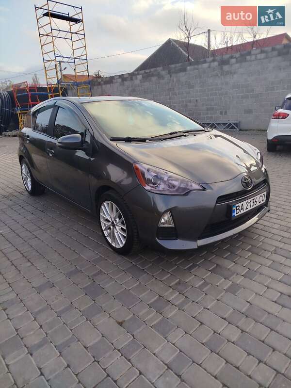 Хэтчбек Toyota Prius C 2014 в Кропивницком