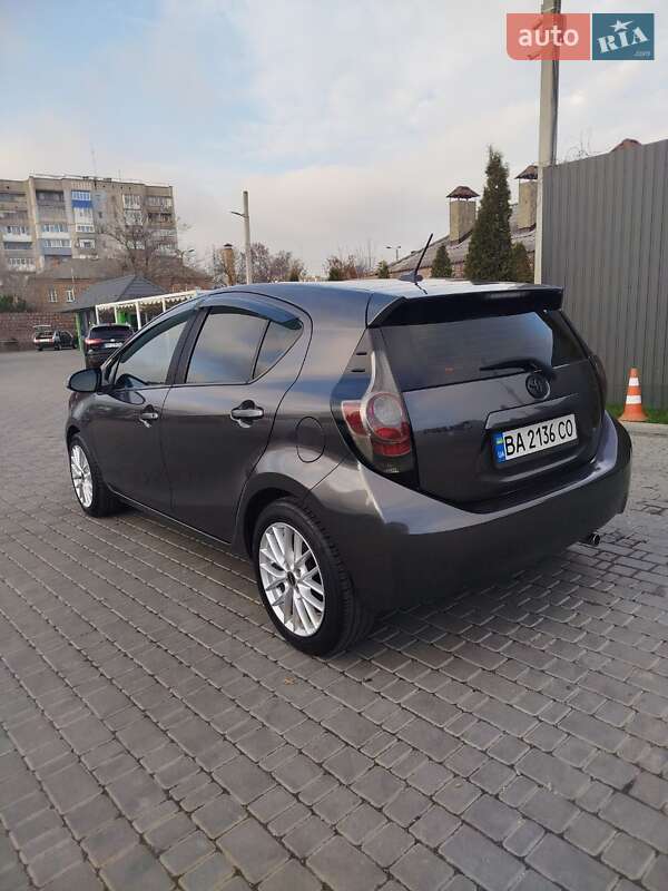 Хэтчбек Toyota Prius C 2014 в Кропивницком