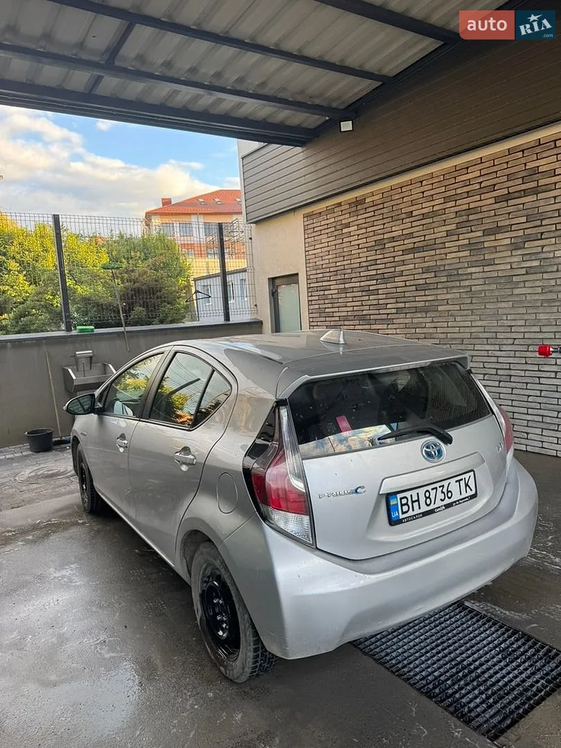 2015 Toyota Prius c - мініатюра 2