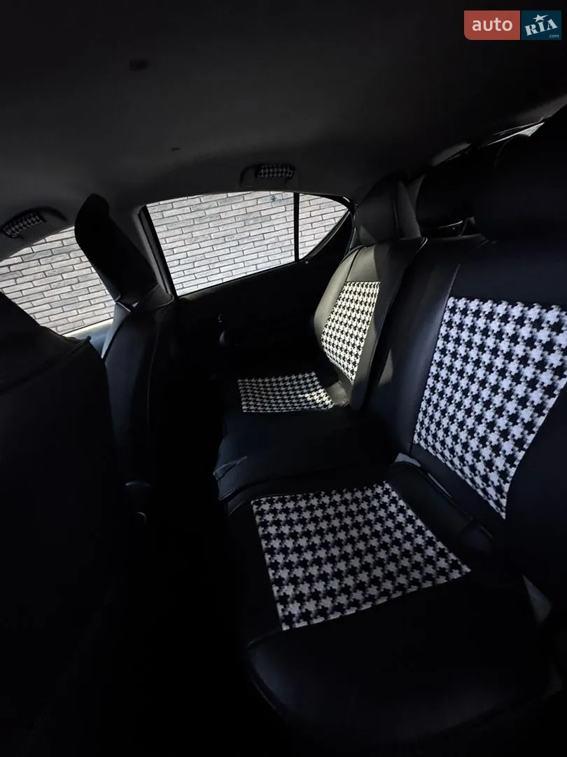 2015 Toyota Prius c - мініатюра 6
