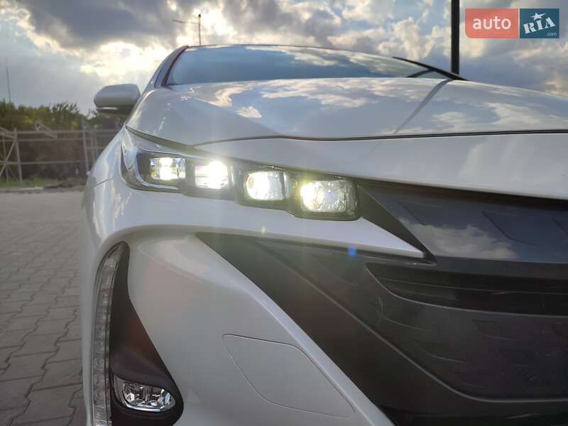Хэтчбек Toyota Prius Prime 2021 в Днепре