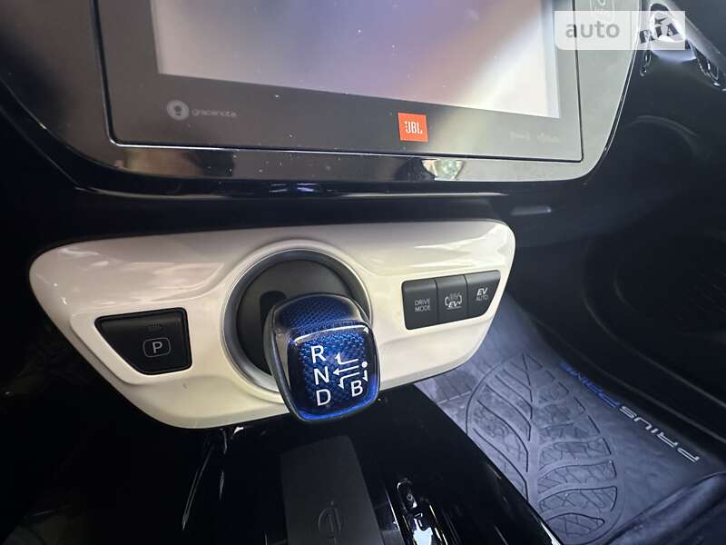 Хэтчбек Toyota Prius Prime 2017 в Киеве