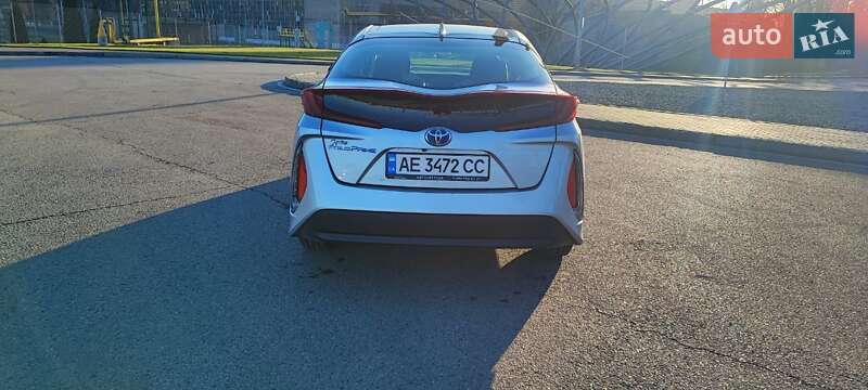 Хэтчбек Toyota Prius Prime 2017 в Днепре фото 5 Хэтчбек Toyota Prius Prime 2017 в Днепре