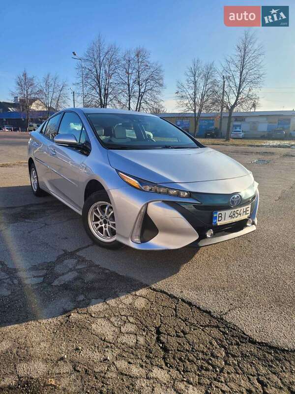 Хэтчбек Toyota Prius Prime 2018 в Полтаве