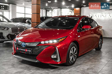Хэтчбек Toyota Prius Prime 2017 в 