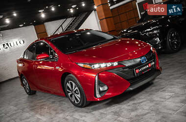 Хэтчбек Toyota Prius Prime 2017 в 