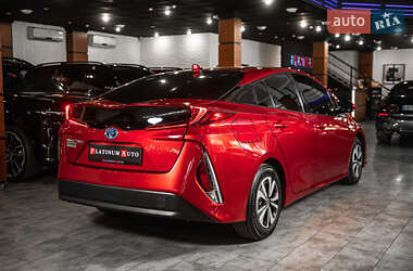 Хэтчбек Toyota Prius Prime 2017 в 