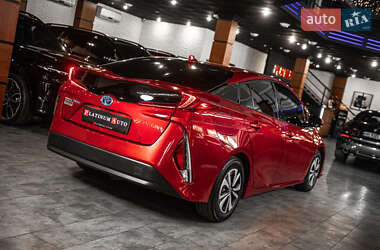 Хэтчбек Toyota Prius Prime 2017 в 