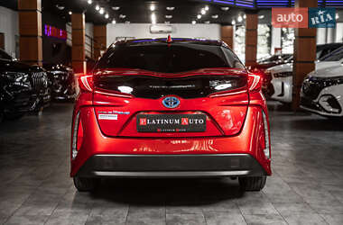 Хэтчбек Toyota Prius Prime 2017 в 