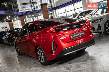 Хэтчбек Toyota Prius Prime 2017 в 