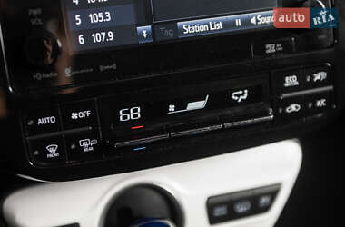 Хэтчбек Toyota Prius Prime 2017 в 